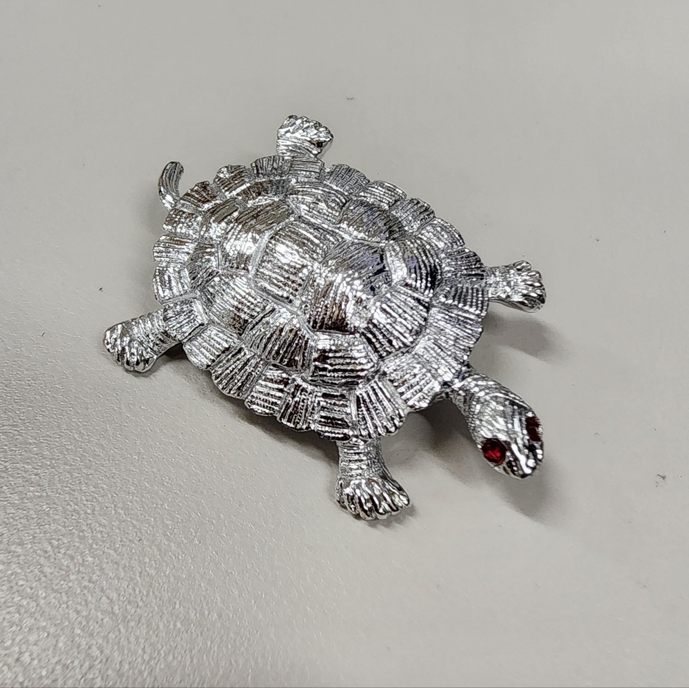 Vintage Gerry’s Silver Tone Turtle Brooch Pin Red Rhinestone Eyes Animal Lovers